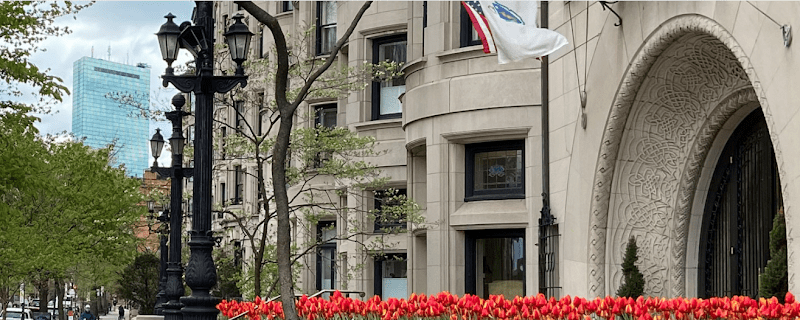 Mahnaz Nouri, MD: Physicians Eye Care