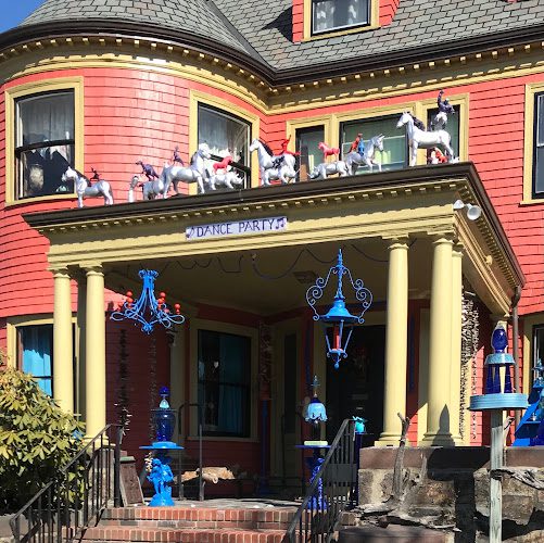 The Friend Smithsonian Museum