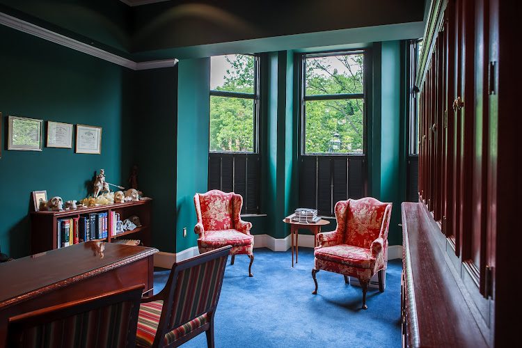 Dr. Michael J. Yaremchuk